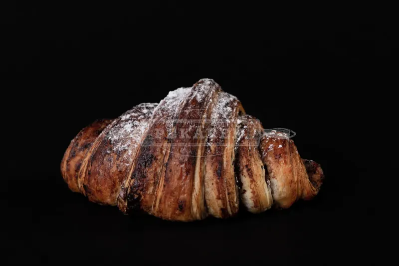 Maslový croissant kakaový